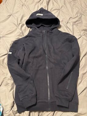 Comfrt zip up airplane travel mode